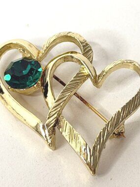 Vintage Gold Tone Double Heart Brooch Emerald Green Rhinestone Interlocking Pin